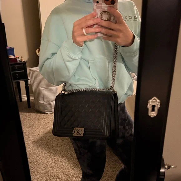 Chic Black Quilted Crossbody Bag with Chain Strap - Picture 2 of 14